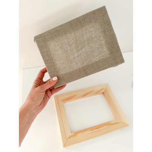 Embroidery frame with fabric