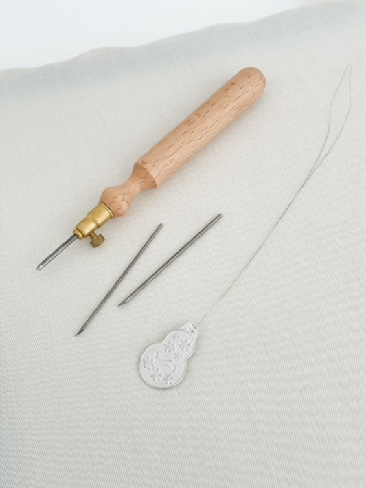 Wooden embossing needle + Gift