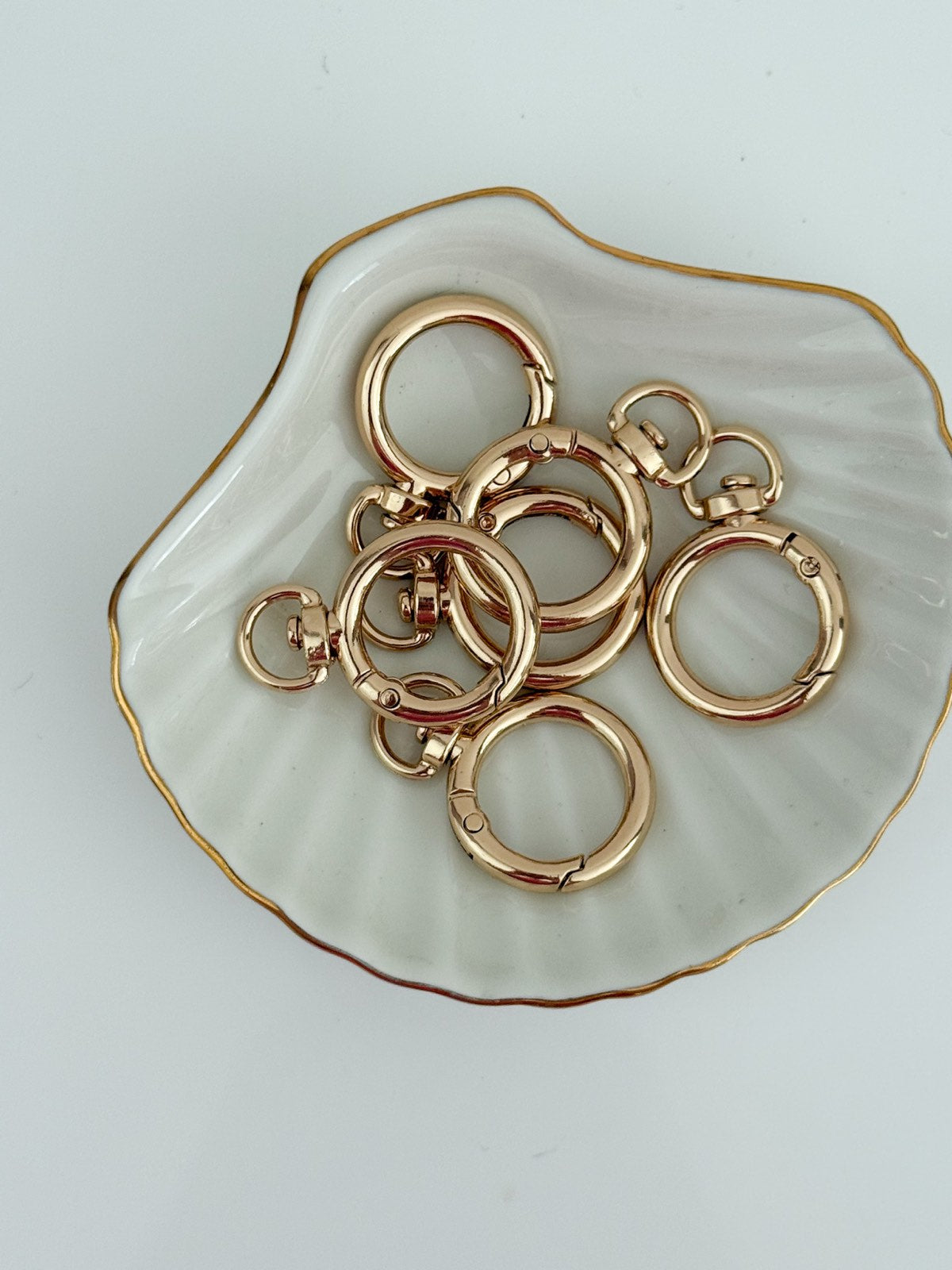 Metal, round carabiner with eyelet (20mm) | Gold color