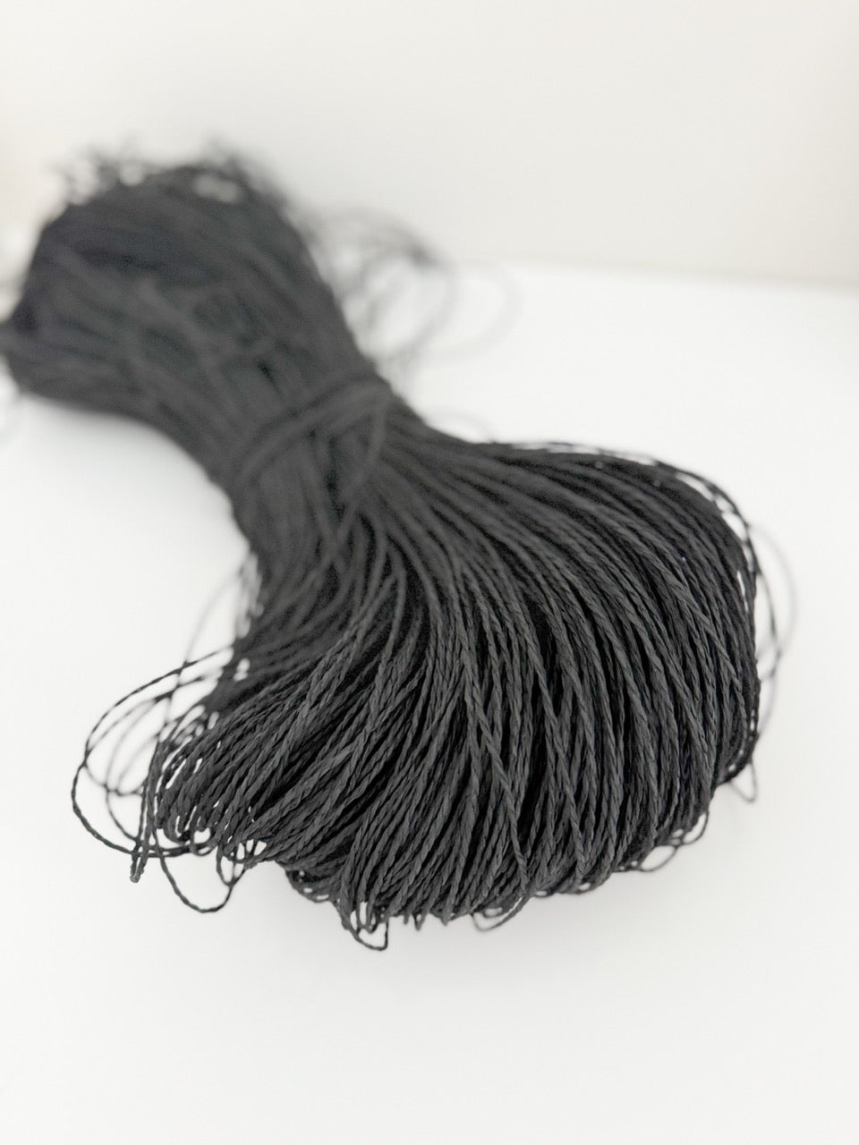 Juoda raffia virvutė |