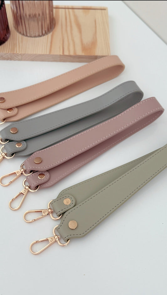 Short eco-leather handle |