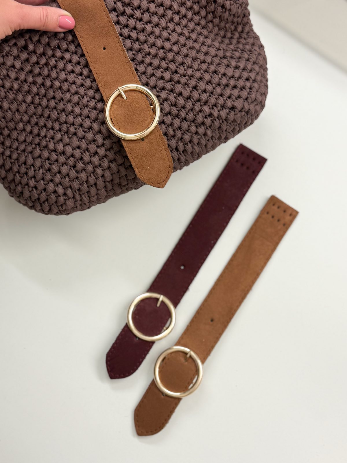 Prisiuvamas užsegimas iš eko odos nertoms delninėms ir rankinėms