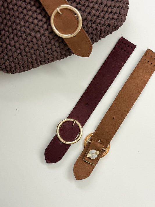 Prisiuvamas užsegimas iš eko odos nertoms delninėms ir rankinėms